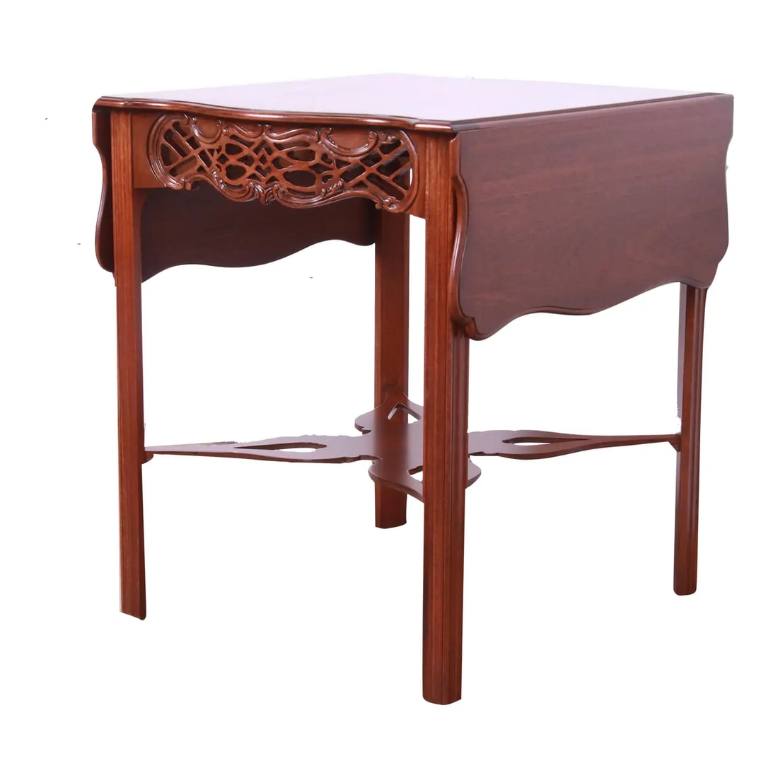 Baker Furniture Historic Charleston Chippendale Carved Mahogany Pembroke Tea Table, Newly Refinished: An exceptional Chippendale or Georgian style carved mahogany pembroke drop-leaf occasional side table or tea table By Baker Furniture, "Historic Charleston" Collection USA, Circa 1980s Measures: 23.5"