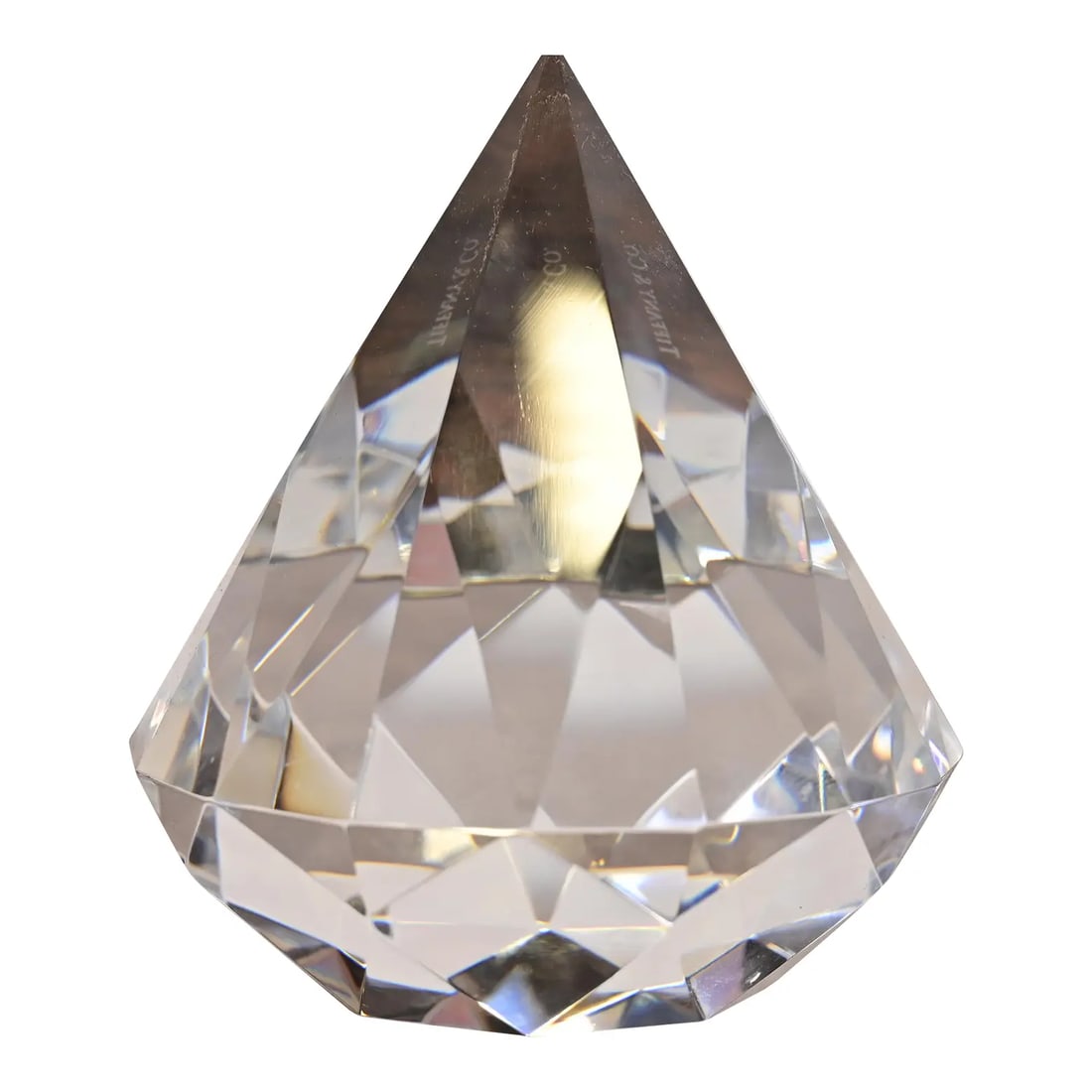 Tiffany & Co. Crystal Glass Diamond Faceted Paperweight: A gorgeous crystal glass diamond faceted paper weight By Tiffany and Co. USA, Late 20th Century Measures: 3"W x 3"D x 3.75"H Very good original vintage condition. FREE NATIONWIDE SHIPPING Free Nationw