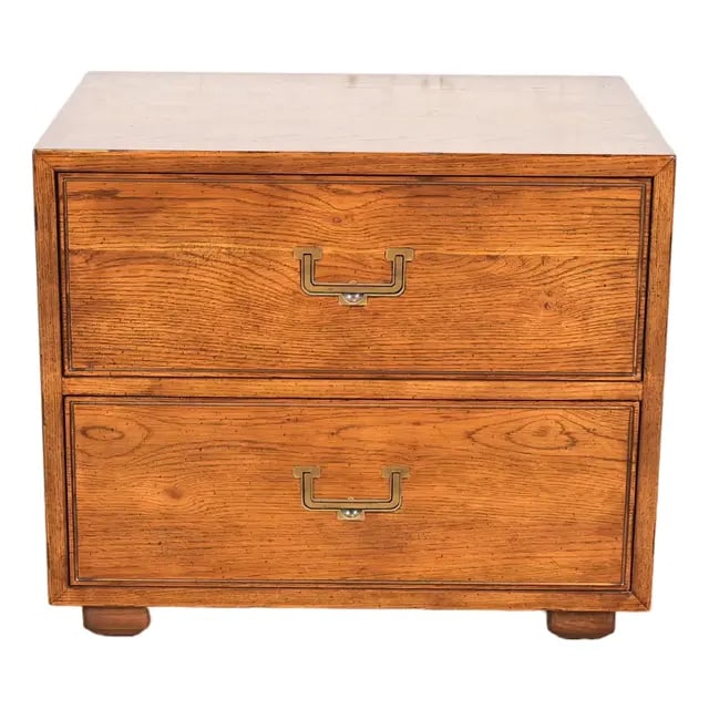 Henredon Mid-Century Modern Campaign Oak Nightstand, Circa 1970s: A gorgeous Mid-Century Modern Campaign style nightstand or end table By Henredon, "Artefacts" Collection USA, Circa 1970s Oak, with original brass hardware. Measures: 25"W x 18"D x 21.5"H. Good origin