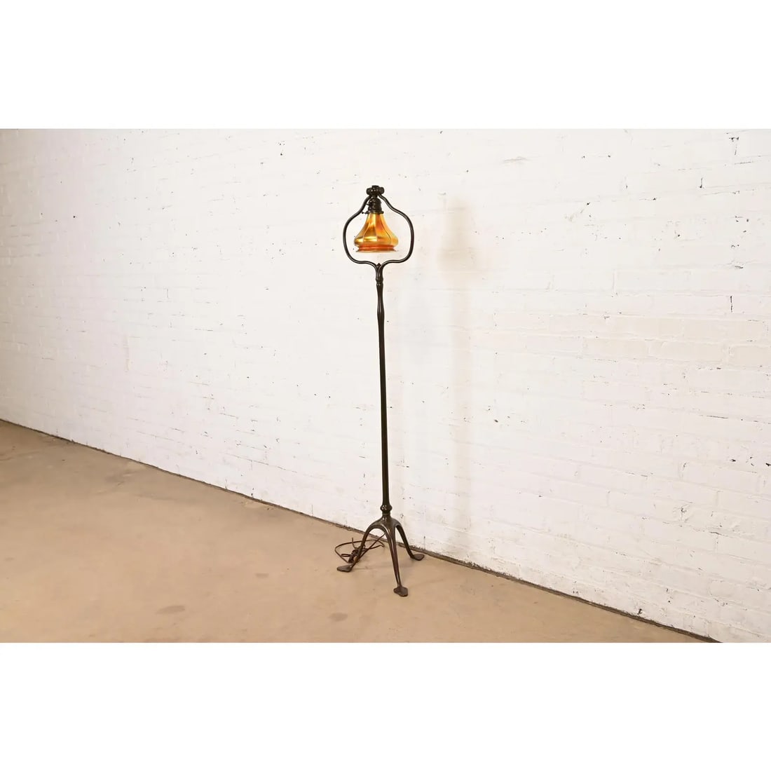 Tiffany Studios New York Bronze Harp Floor Lamp With Favrile Glass Shade - 2