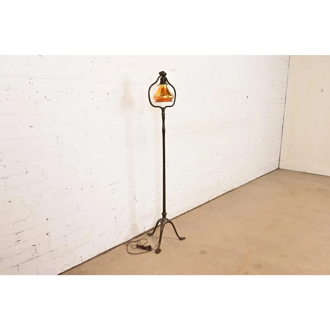 Tiffany Studios New York Bronze Harp Floor Lamp With Favrile Glass Shade - 3