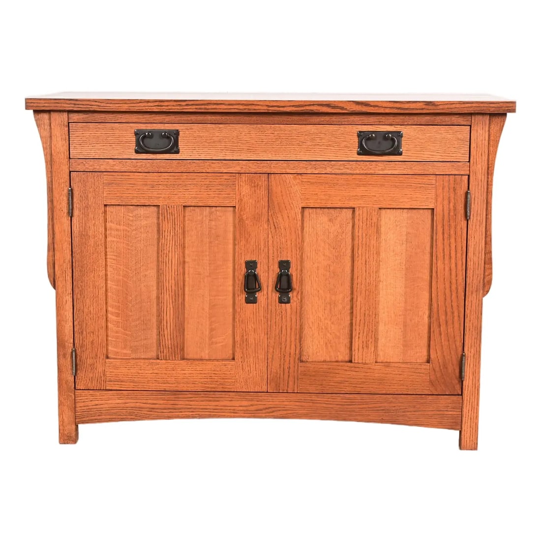 Stickley Style Mission Oak Arts & Crafts Sideboard Buffet or Bar Cabinet: A gorgeous Mission or Arts & Crafts style sideboard, buffet server, or bar cabinet In the manner of Stickley By Bentwood Furniture, Inc. USA, Circa Late 20th Century Beautiful quarter sawn oak, with o