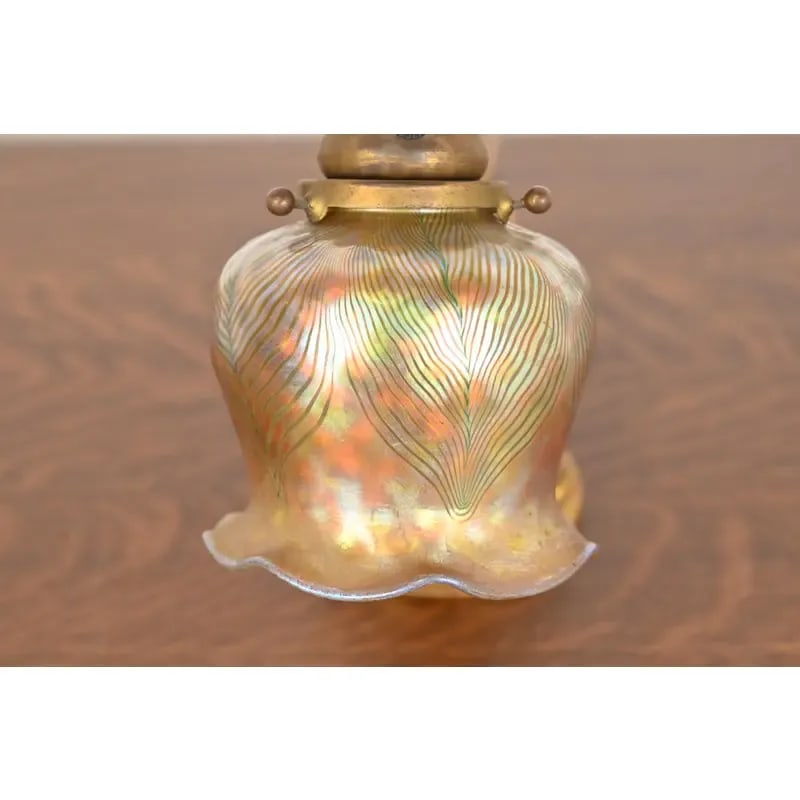Tiffany Studios New York Bronze Doré Desk Lamp With Favrile Glass Pulled Feather Shade, Circa 1910 - 4