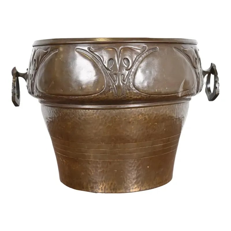 Roycroft Arts & Crafts Hammered Brass Large Jardiniere, Circa 1910: A rare and exceptional Arts & Crafts period hand hammered brass large jardiniere or planter By Roycroft (signed with impressed orb and cross mark) USA, Early 20th Century Measures: 20"W x 16.75"D x 13