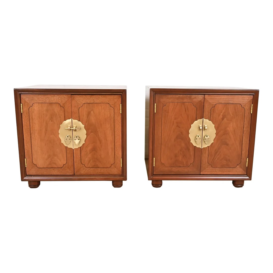 Mid-Century Hollywood Regency Chinoiserie Walnut Bedside Chests Attributed to Henredon: A gorgeous pair of mid-century modern Hollywood Regency Chinoiserie nightstands or bedside chests Attributed to Henredon USA, Circa 1970s Carved walnut, with original Asian-inspired brass hardware. Me