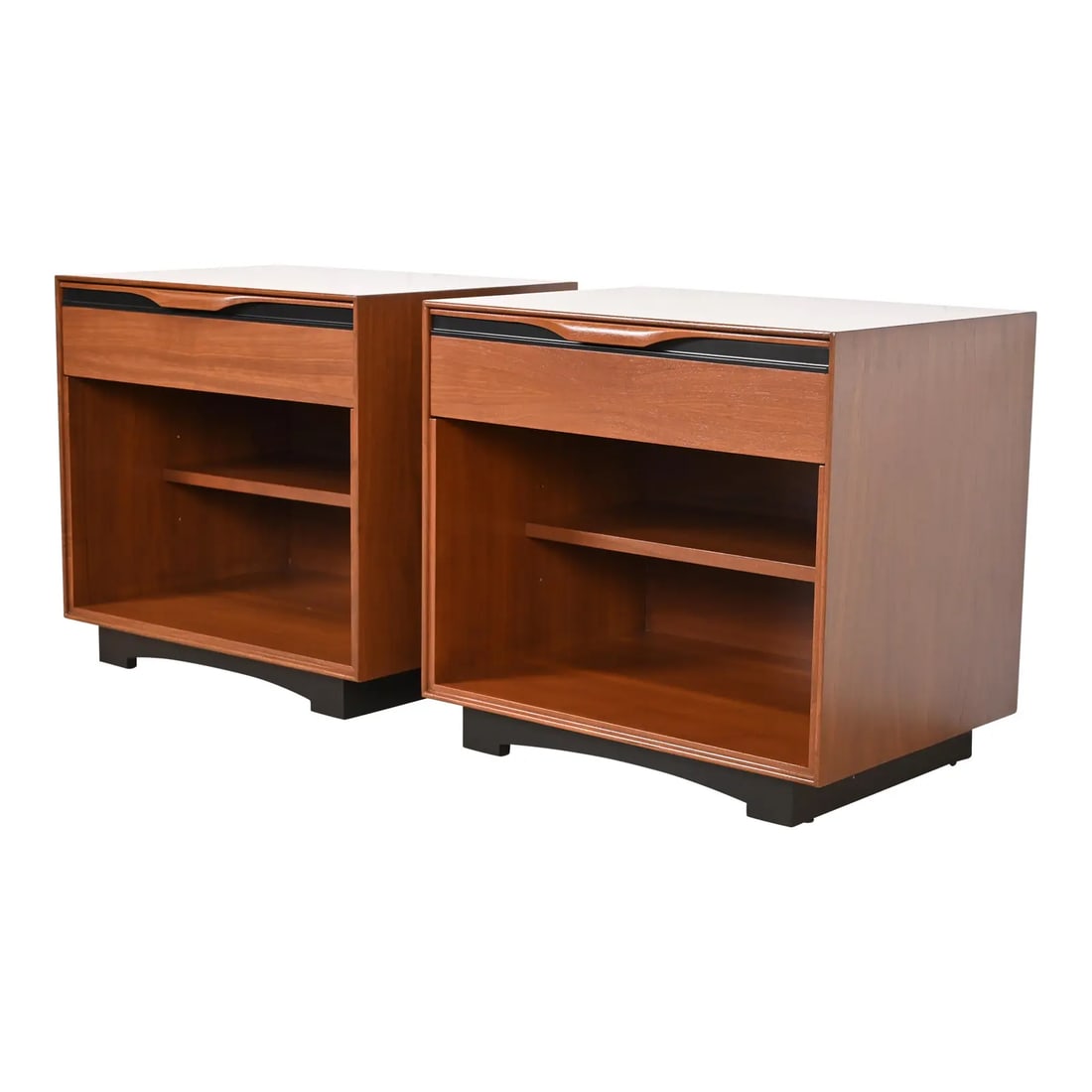 John Kapel for Glenn of California Sculpted Walnut and Black Lacquered Nightstands, Newly Refinished: An exceptional pair of Mid-Century Modern sculpted walnut and black lacquered single-drawer nightstands By John Kapel for Glenn of California and retailed by John Stuart USA, 1960s Walnut, with sculpt