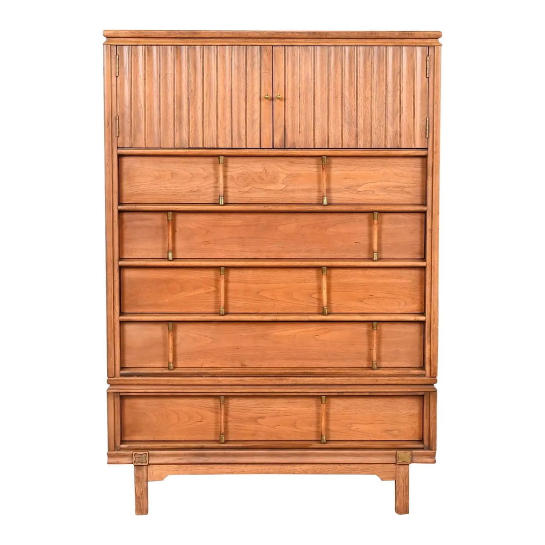 Thomasville Mid-Century Modern Hollywood Regency Sculpted Walnut Gentleman's Chest or Highboy: A gorgeous Mid-Century Modern Hollywood Regency gentleman's chest or highboy dresser By Thomasville USA, 1950s Carved walnut, with original brass hardware. Measures: 33"W x 18"D x 48.75"H. Very good o