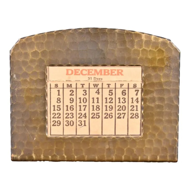 Roycroft Arts & Crafts Brass Finished Hammered Copper Desk Calendar Frame or Picture Frame: A gorgeous Arts & Crafts period brass finished hand hammered copper desk calendar frame or picture frame By Roycroft (signed with impressed orb and cross mark) USA, Early 20th Century Measures: 4.25"W