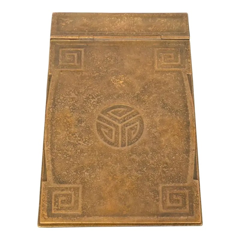 Tiffany Studios New York Art Deco 'Greek Key' Bronze Doré Notepad Holder Desk Accessory: A gorgeous Art Deco bronze doré notepad holder featuring a Greek key design By Tiffany Studios New York, USA, Early 20th Century Measures: 4.75"W x 7.5"D x 0.63"H. When open, 12.88"L Very good origin