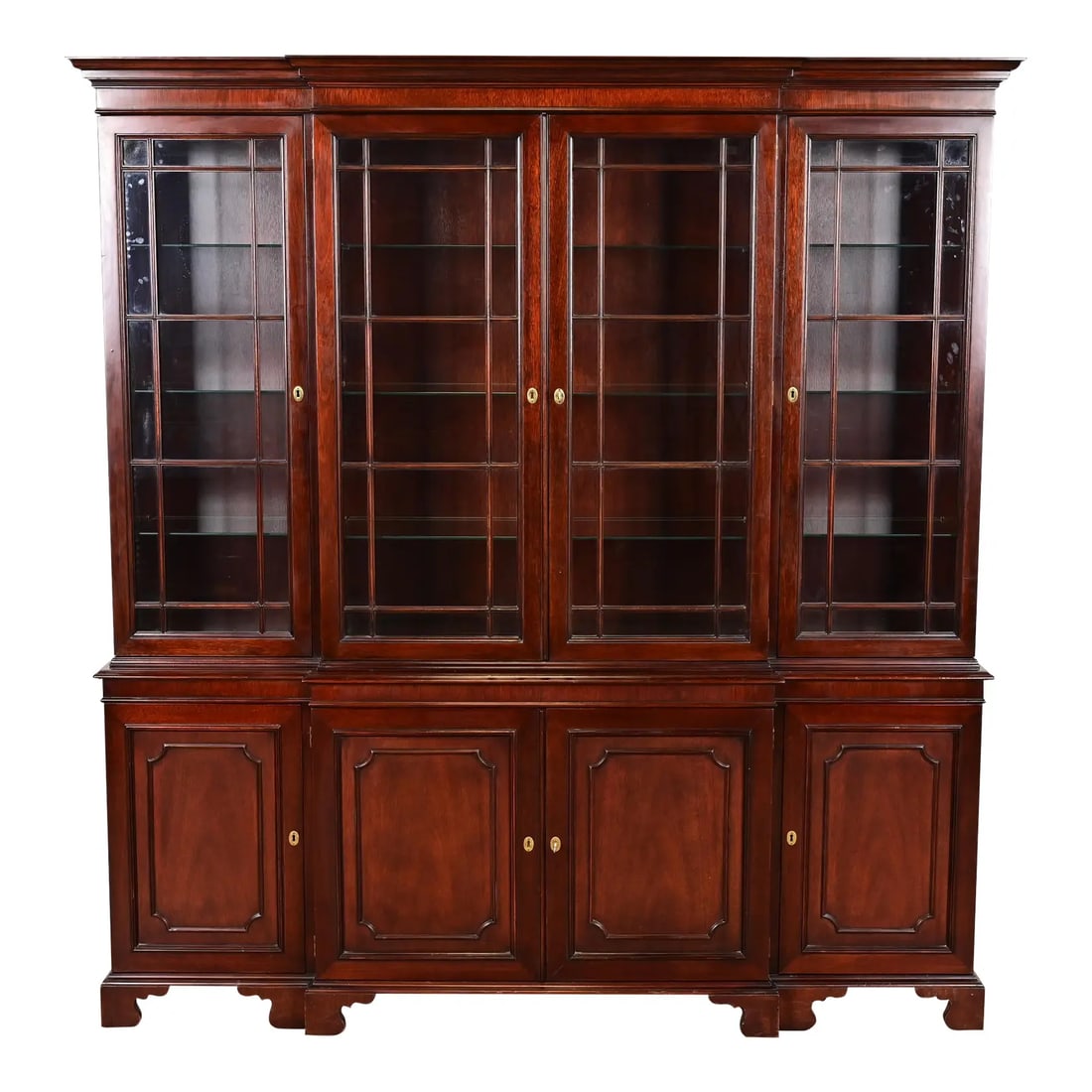 Kindel Furniture Georgian Carved Mahogany Lighted Breakfront Bookcase Cabinet: An outstanding Georgian or Chippendale style lighted breakfront bookcase cabinet or dining cabinet By Kindel Furniture USA, Late 20th century Gorgeous carved mahogany, with mullioned glass front doors