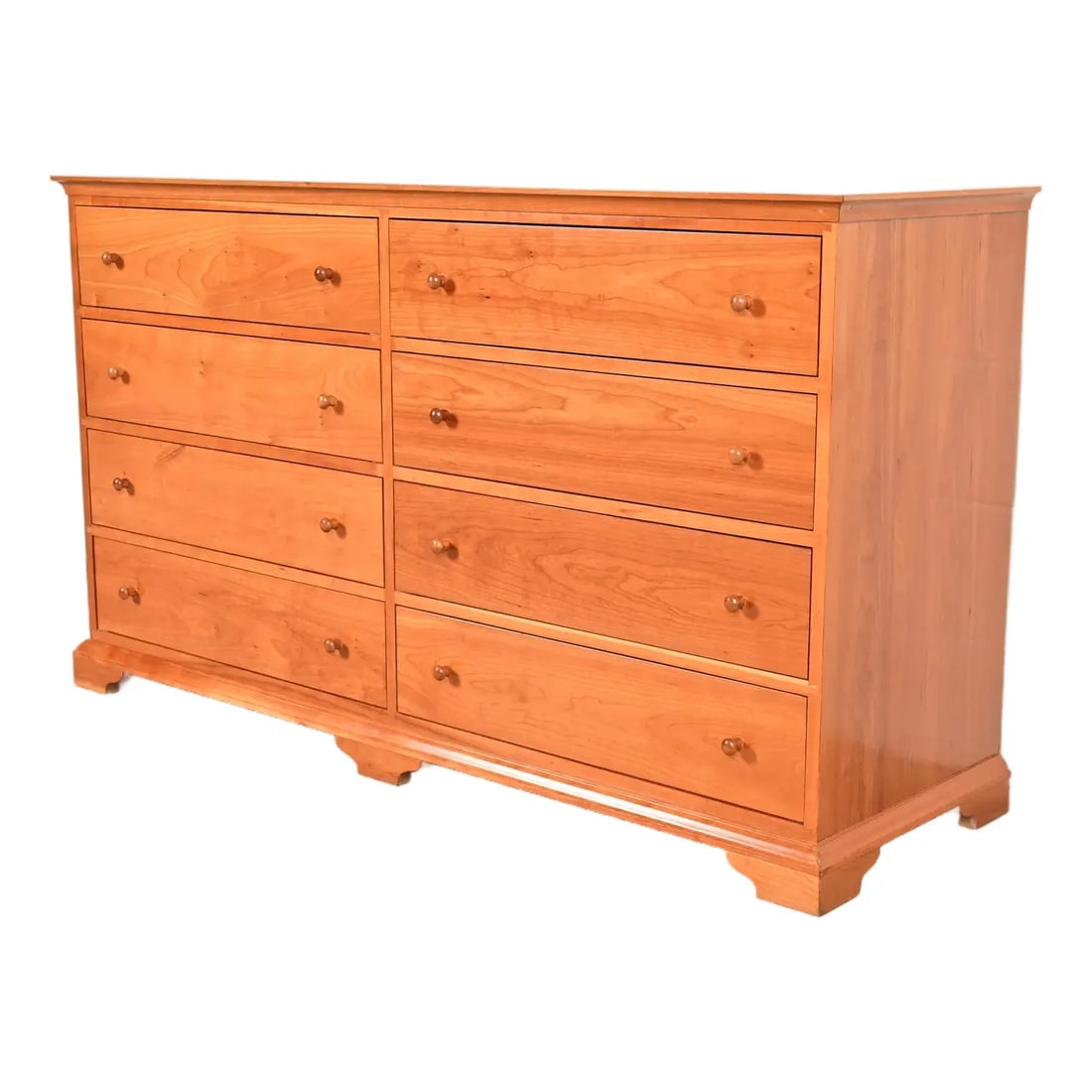 Harden Furniture Arts and Crafts Shaker Solid Cherry Wood Eight-Drawer Dresser: A beautiful Arts and Crafts or Shaker style solid cherry wood eight-drawer dresser By Harden Furniture USA, Circa Late 20th Century Measures: 60"W x 19"D x 34.25"H. Very good original vintage conditio