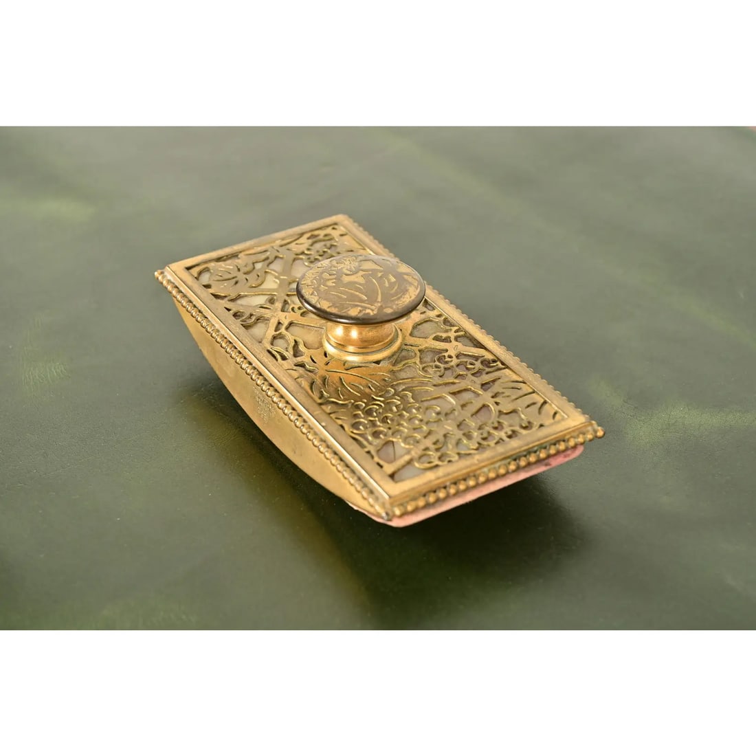 Tiffany Studios New York Grapevine Bronze Doré and Favrile Slag Glass Rocker Blotter - 11