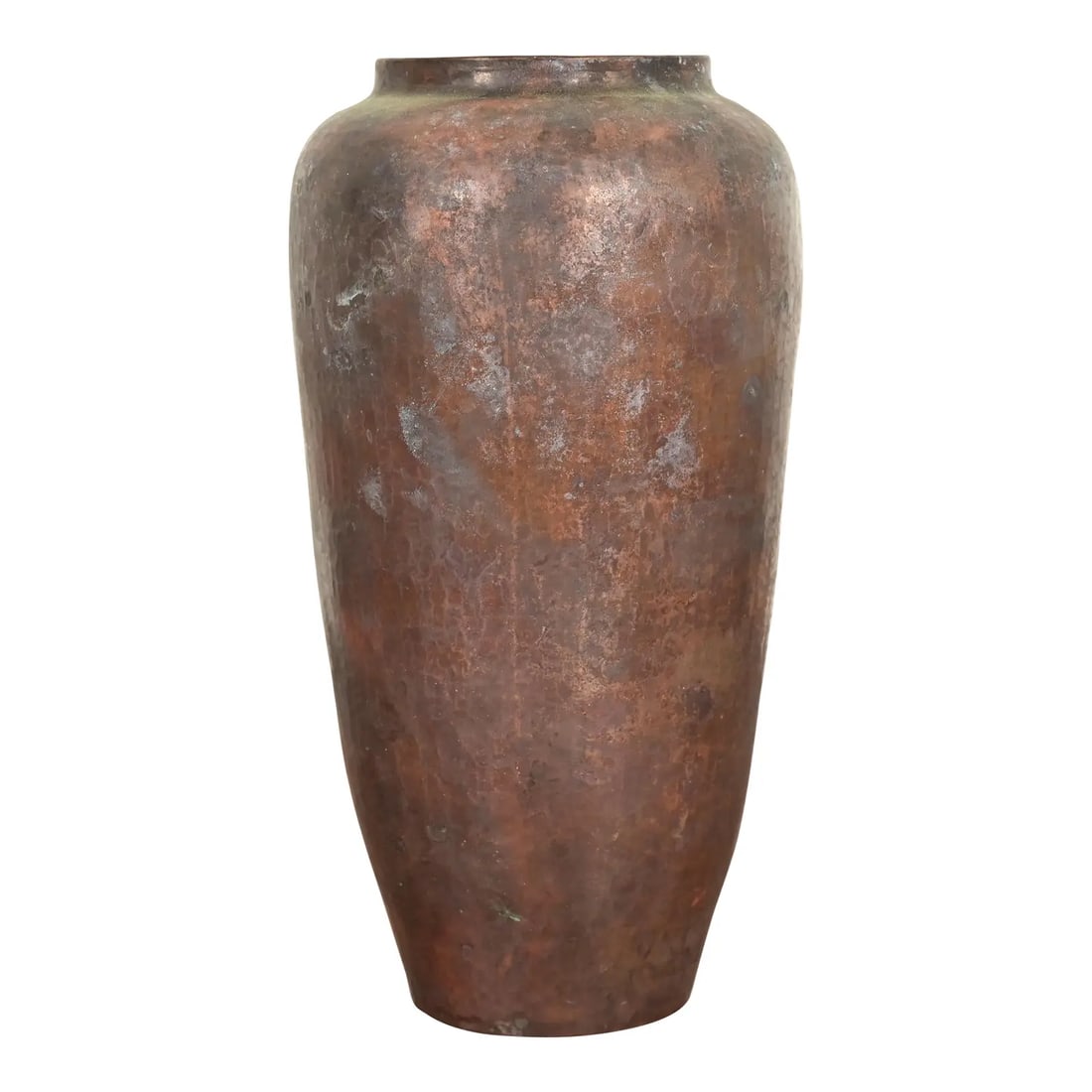Ramon Ramirez Arts & Crafts Hammered Copper Vase: A gorgeous Arts & Crafts hand hammered copper vase In the manner of Roycroft By Ramon Ramirez Mexico, Mid-20th Century Measures: 4.25"W x 4.25"D x 8.75"H. Good original vintage condition, with beautif