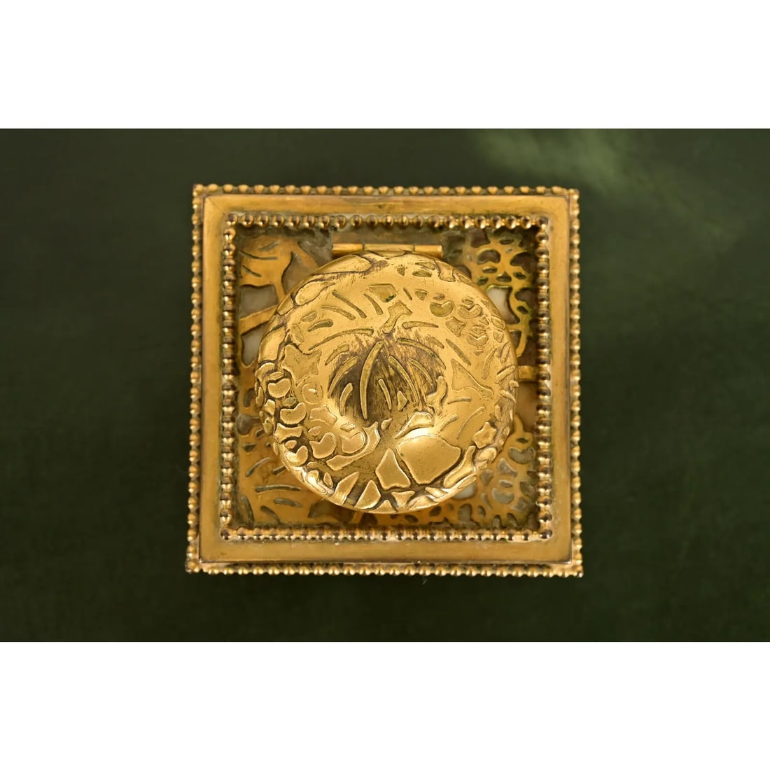 Tiffany Studios New York Grapevine Bronze Doré and Favrile Slag Glass Inkwell - 5