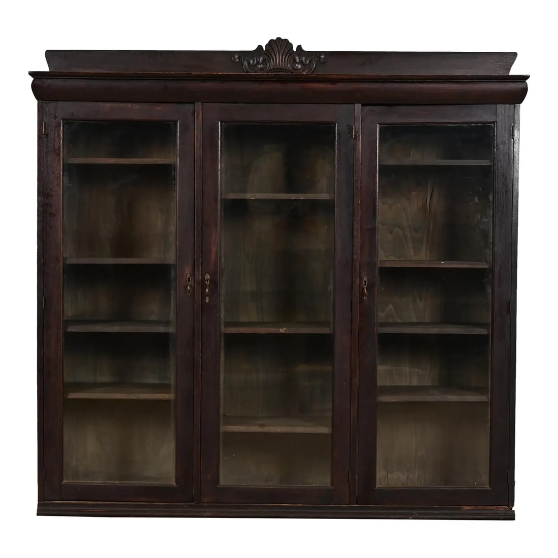 R. J. Horner Style American Empire Carved Oak Glass Front Bookcase, Circa 1890: A gorgeous antique American Empire, Victorian, or Arts & Crafts bookcase cabinet In the manner of R.J. Horner & Co. USA, Circa 1890 Gorgeous carved oak, with glass front doors, and brass hardware. Int