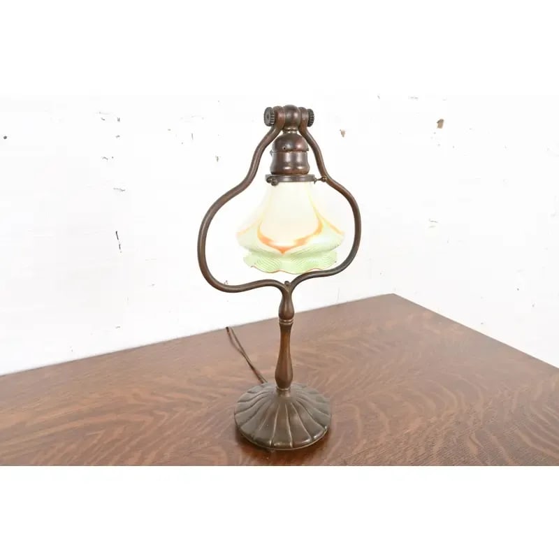 Tiffany Studios New York Bronze Harp Desk Lamp With Pulled Feather Favrile Glass Shade - 4