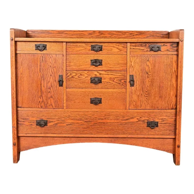 Harvey Ellis for Gustav Stickley Antique Mission Oak Arts & Crafts Sideboard Buffet, Circa 1910: A gorgeous antique Mission or Arts & Crafts period sideboard, buffet server, or bar cabinet Designed by Harvey Ellis for Gustav Stickley USA, Circa 1910 Beautiful quarter sawn oak, with original hamme