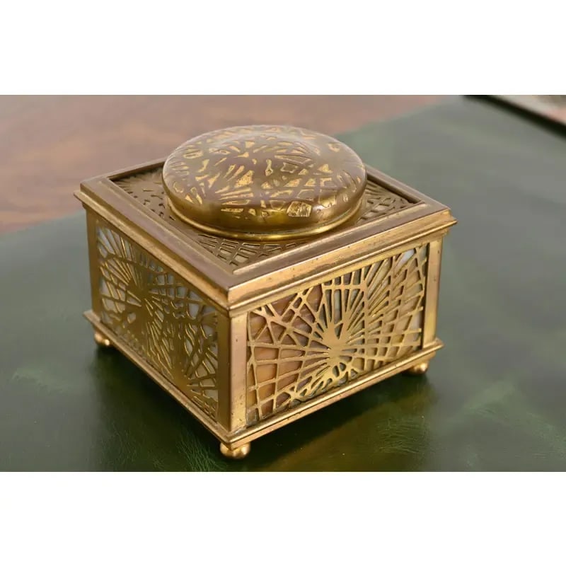 Tiffany Studios New York Pine Needle Bronze Doré and Slag Glass Nine-Piece Desk Set, Circa 1910 - 6