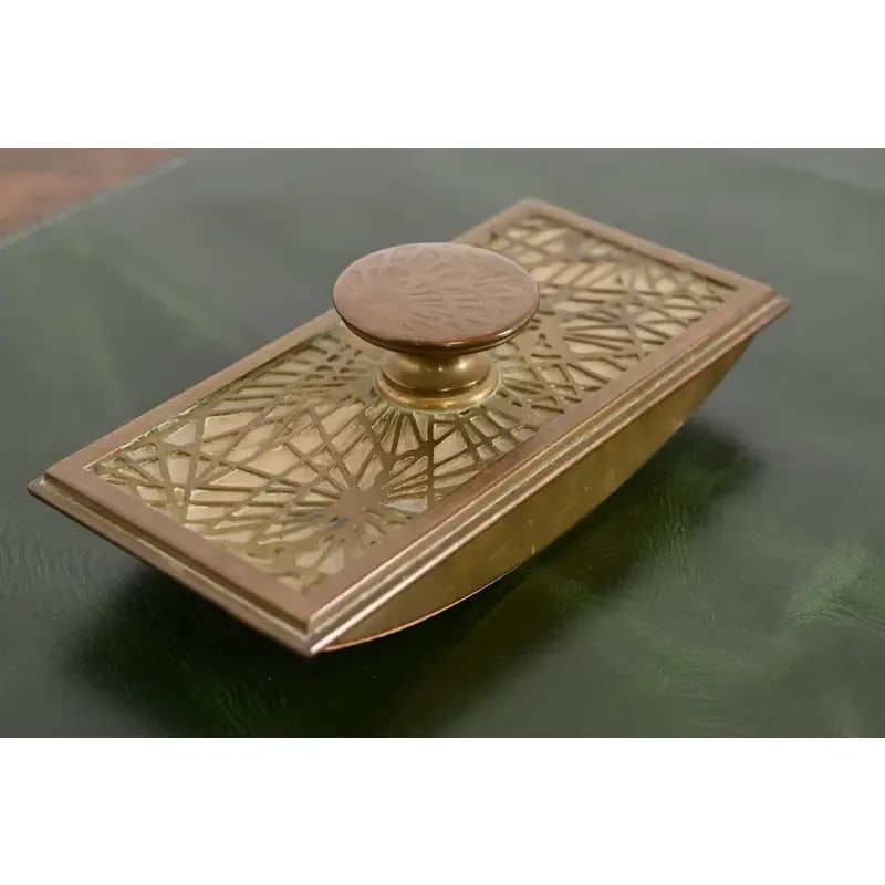 Tiffany Studios New York Pine Needle Bronze Doré and Slag Glass Nine-Piece Desk Set, Circa 1910 - 7