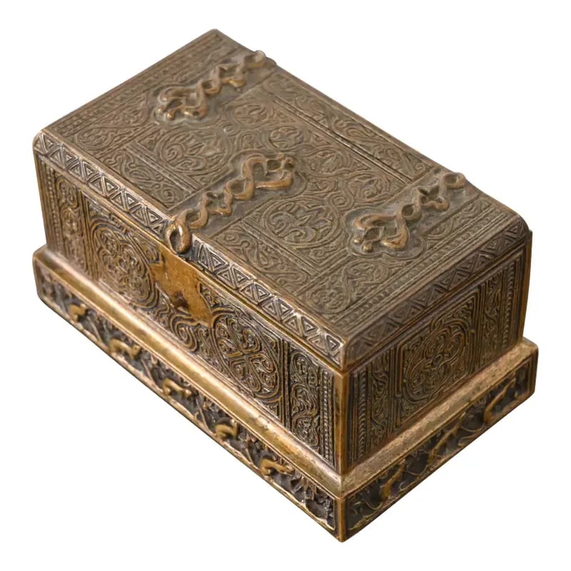 Tiffany Studios New York Venetian Bronze Double Inkwell: A gorgeous antique bronze double inkwell box in the Venetian design By Tiffany Studios (signed to the underside) New York, USA, Early 20th Century Measures: 5.25"W x 3.13"D x 2.75"H Good original vint