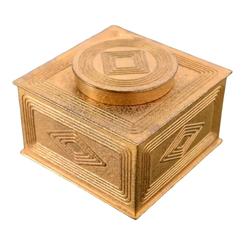 Tiffany Studios New York Graduate Pattern Bronze Doré Inkwell: A gorgeous antique Arts & Crafts or Art Deco period gilt bronze "Graduate" pattern inkwell By Tiffany Studios (signed to the underside) New York, USA, Early 20th Century Measures: 3.88"W x 3.88"D x 2.