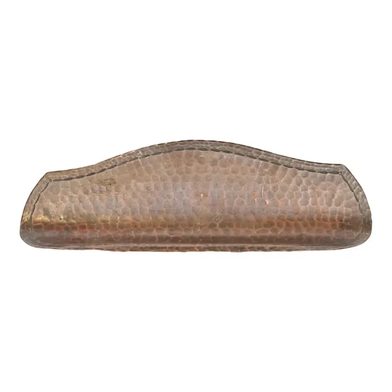 Roycroft Arts & Crafts Hammered Copper Pen Tray: A gorgeous Arts & Crafts period hand hammered copper pen tray By Roycroft (signed with impressed orb and cross mark) USA, Early 20th Century Measures: 7.25"W x 1.63"D x 1.88"H. Good original vintage c