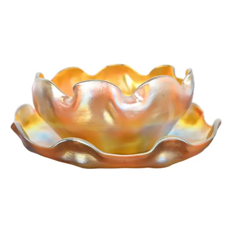 Louis Comfort Tiffany Favrile Iridescent Art Glass Ruffled Edge Finger Bowl With Underplate: A gorgeous Arts & Crafts or Art Nouveau period Favrile iridescent art glass finger bowl with underplate By Louis Comfort Tiffany for Tiffany Studios (both pieces signed to the underside) USA, Circa 19