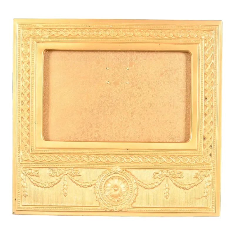 Tiffany Studios New York Adam Bronze Doré Desk Calendar Frame or Picture Frame: A gorgeous antique gilt bronze Neoclassical or Adam style desk calendar frame or picture frame By Tiffany Studios (signed to the back) New York, USA, Early 20th Century Measures: 6.5"W x 3"D x 6"H Ver