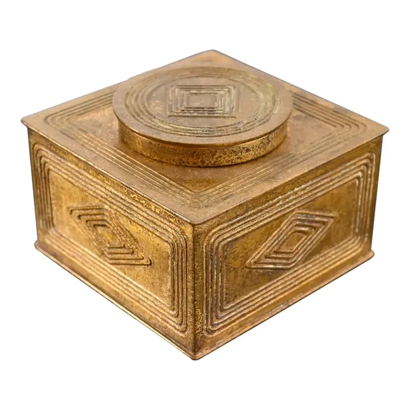 Tiffany Studios New York Graduate Pattern Bronze Doré Inkwell: A gorgeous antique Arts & Crafts or Art Deco period gilt bronze "Graduate" pattern inkwell By Tiffany Studios (signed to the underside) New York, USA, Early 20th Century Measures: 3.75"W x 3.75"D x 2.