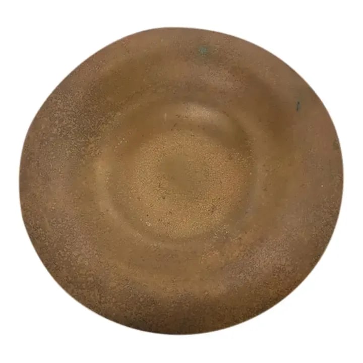 Tiffany Studios New York Bronze Shallow Bowl: A gorgeous Arts & Crafts or Art Deco period bronze plate or shallow bowl By Tiffany Studios (signed to the underside) New York, USA, Early 20th Century Measures: 9"W x 9"D x 1.38"H. Good original vint