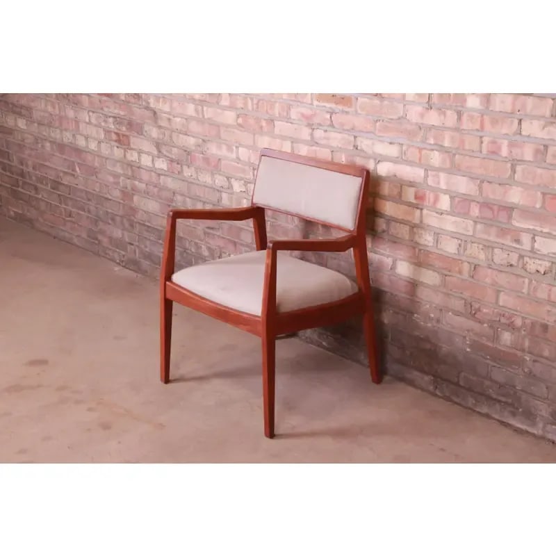 Jens Risom Mid-Century Modern Sculpted Walnut Playboy Lounge Chair, 1960s - 2