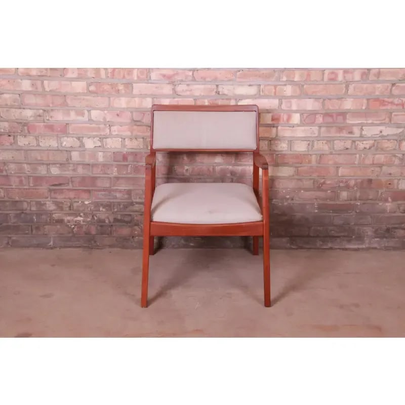 Jens Risom Mid-Century Modern Sculpted Walnut Playboy Lounge Chair, 1960s - 4