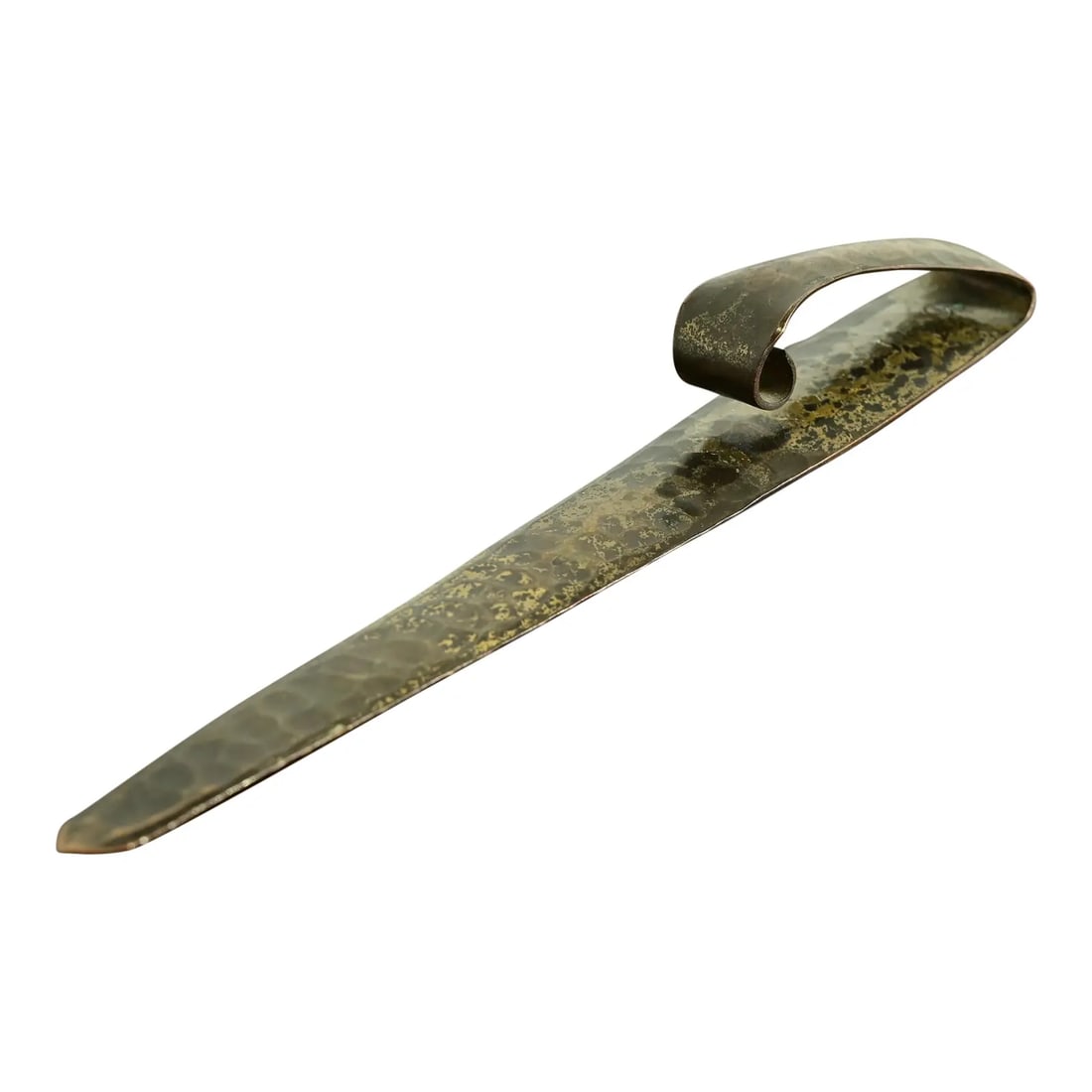 Roycroft Arts & Crafts Hammered Brass Over Copper Letter Opener: A gorgeous Arts & Crafts period brass finished hand hammered copper letter opener By Roycroft USA, Early 20th Century Measures: 8"W x 1"D x 1"H. Good original vintage condition, with beautiful patina.