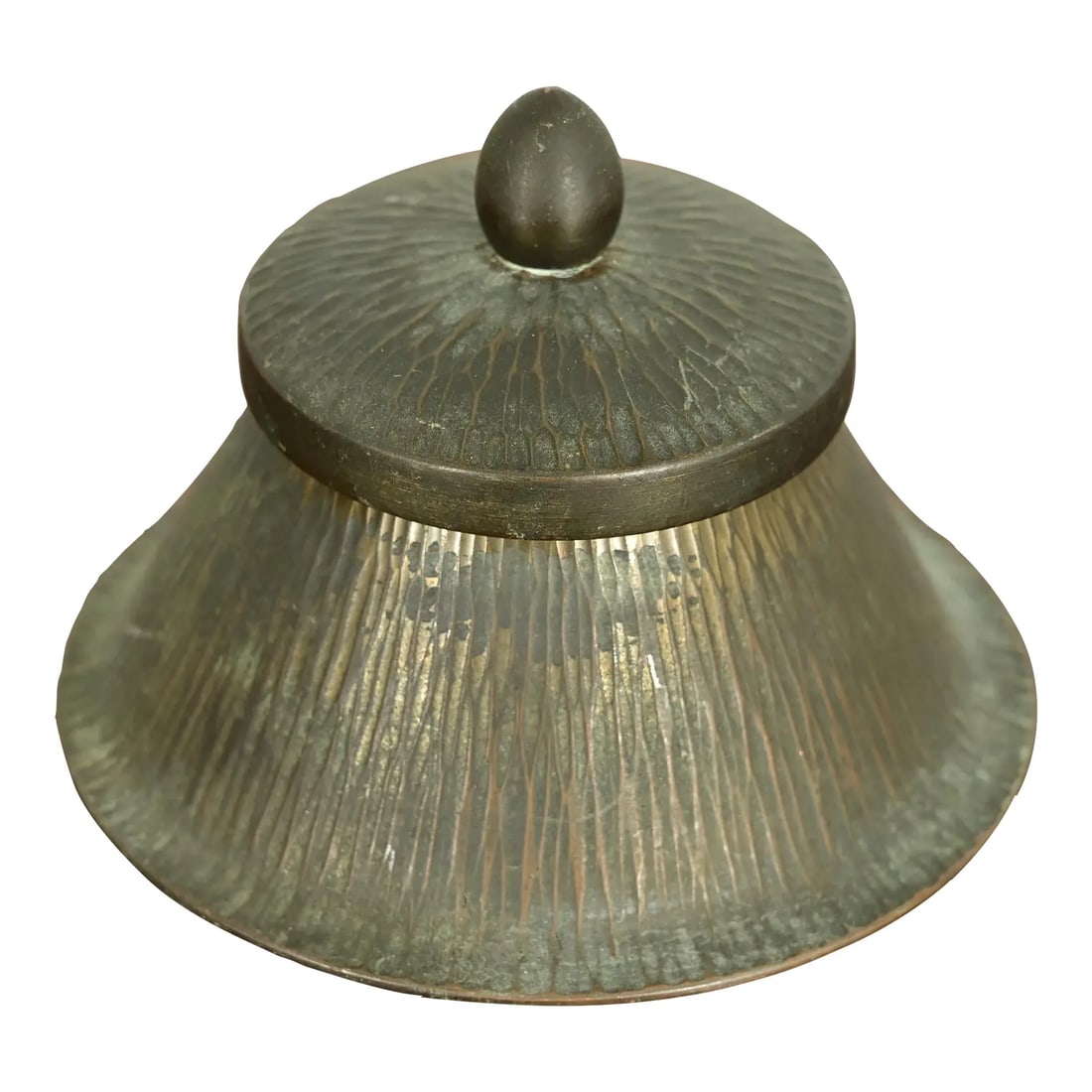 Roycroft Arts & Crafts Brass Over Copper Inkwell, Circa 1920s: A gorgeous Arts & Crafts period brass finished copper inkwell By Roycroft (signed with impressed orb and cross mark) USA, Early 20th Century Measures: 3.25"W x 3.25"D x 2.5"H. Good original vintage co