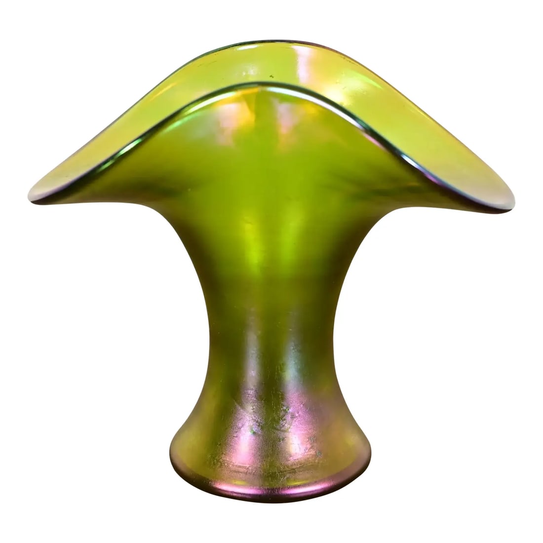 Loetz Art Nouveau Creta Glatt Iridescent Art Glass Vase, Circa 1900: A gorgeous Art Nouveau period Creta Glatt iridescent art glass vase By Loetz Austria, Circa 1900 Measures: 6.25"W x 4.25"D x 5.5"H. Good original vintage condition.