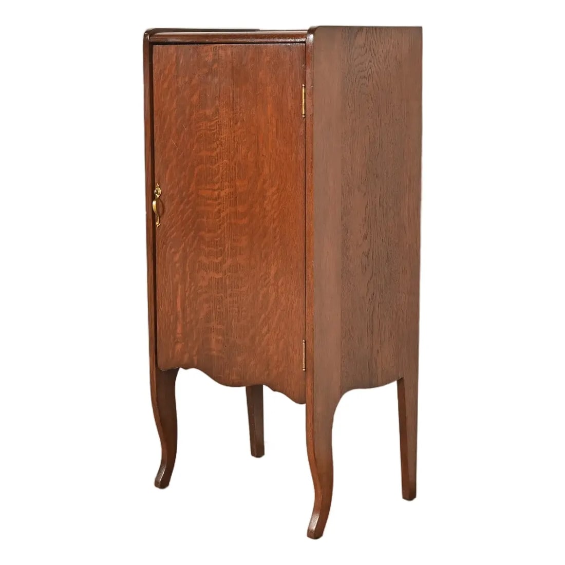 Antique Victorian Carved Tiger Oak Music Cabinet, Circa 1900: A gorgeous antique Late Victorian or Arts & Crafts tiger oak music cabinet In the manner of R.J. Horner & Co. USA, Circa 1900 Measures: 18"W x 13"D x 38"H. Very good vintage condition.
