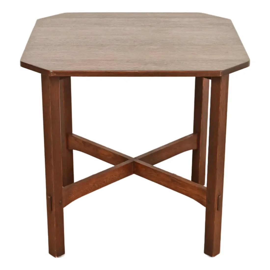 L. & J. G. Stickley Antique Mission Oak Arts & Crafts Clip Corner Lamp Table or Center Table: A gorgeous antique Mission or Arts & Crafts period quarter sawn oak clip corner lamp table, center table, or occasional side table By L. & J.G. Stickley USA, Circa 1910 Measures: 30"W x 30"D x 29"H. R