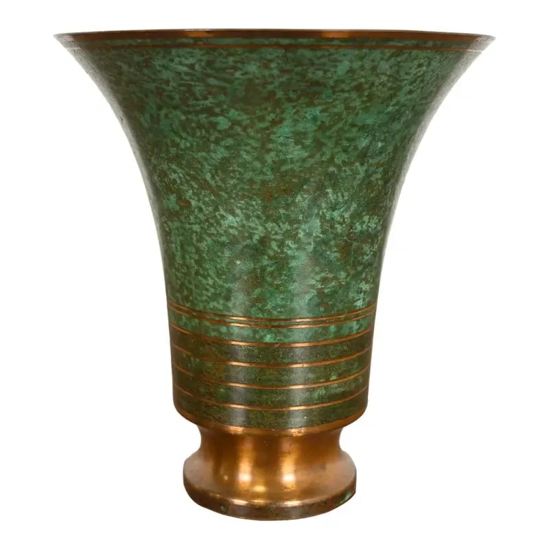 Carl Sorensen Art Deco Verdigris Bronze Trumpet Vase: A beautiful Art Deco or Arts & Crafts period verdigris bronze trumpet vase By Carl Sorensen USA, Early 20th Century Measures: 7.38"W x 7.38"D x 8.25"H. Very good original vintage condition, with beaut