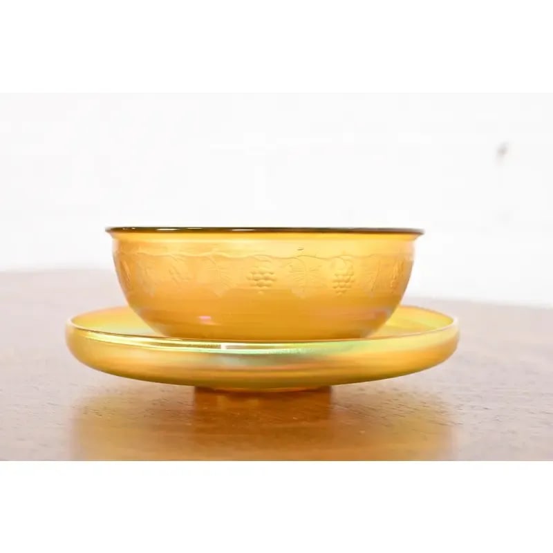 Louis Comfort Tiffany Favrile Iridescent Art Glass Bowl and Underplate With Intaglio Grapevine Motif - 2