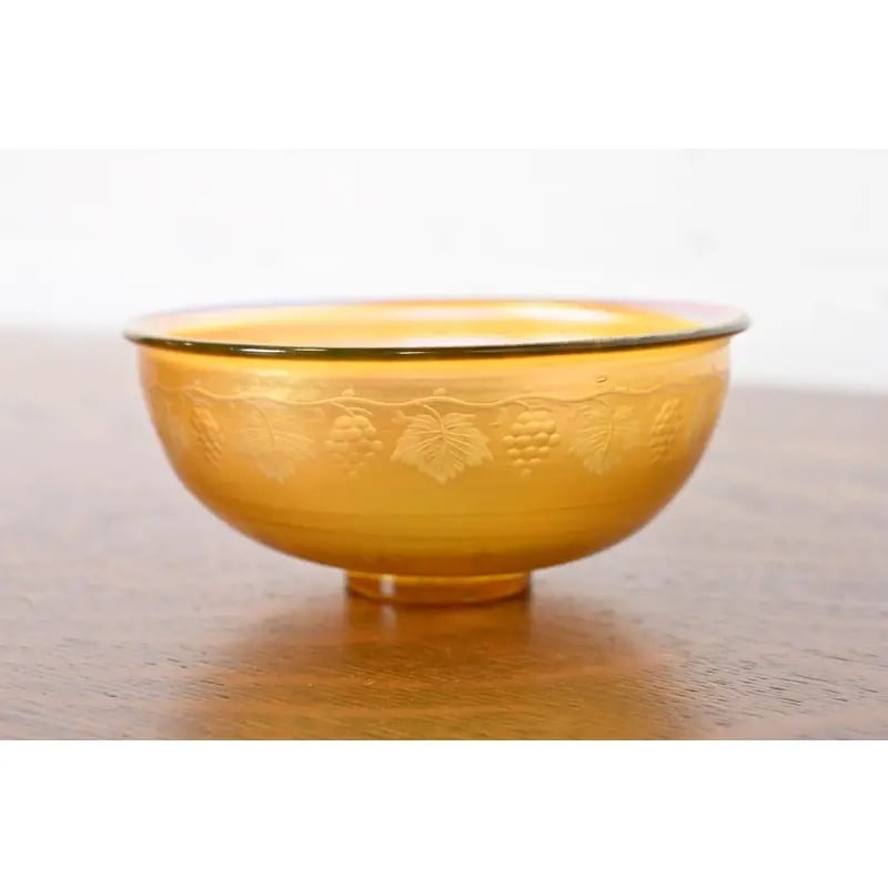 Louis Comfort Tiffany Favrile Iridescent Art Glass Bowl and Underplate With Intaglio Grapevine Motif - 3