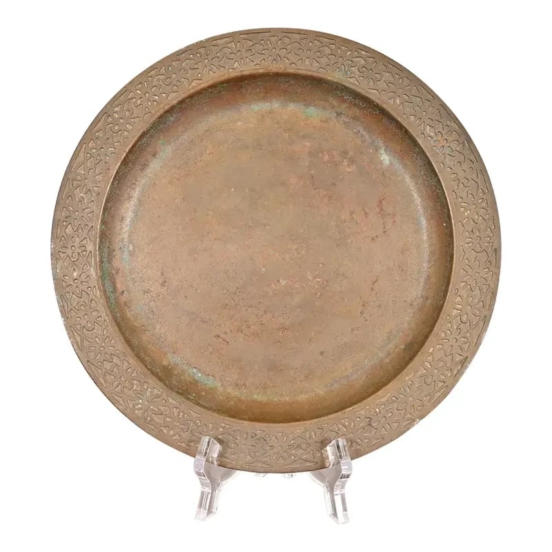 Tiffany Studios New York Bronze Plate: A gorgeous Arts & Crafts or Art Deco period bronze plate By Tiffany Studios (signed to the underside) New York, USA, Early 20th Century Measures: 9"W x 9"D x 0.63"H. Good original vintage condition.