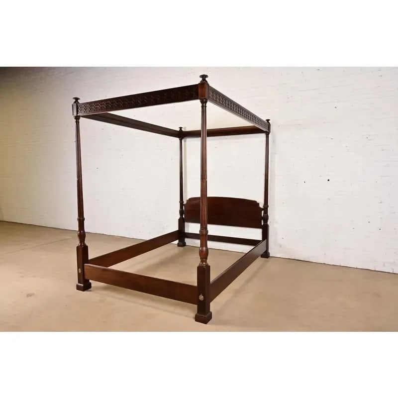 Henredon Georgian Carved Mahogany Four-Poster Queen Size Canopy Bed - 3