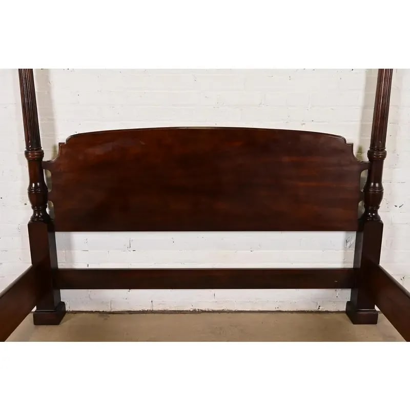 Henredon Georgian Carved Mahogany Four-Poster Queen Size Canopy Bed - 6