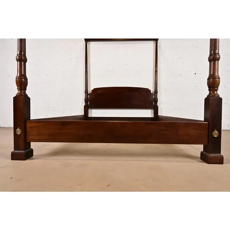 Henredon Georgian Carved Mahogany Four-Poster Queen Size Canopy Bed - 7