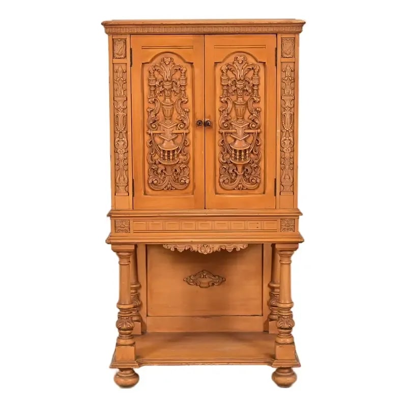 Antique Renaissance Revival Carved Oak Cupboard or Bar Cabinet, Circa 1920s: A gorgeous antique Renaissance Revival carved oak bookcase, cupboard, or bar cabinet In the manner of R.J. Horner & Co. USA, Circa 1920s Measures: 27.5"W x 16.5"D x 52.25"H. Good vintage condition.
