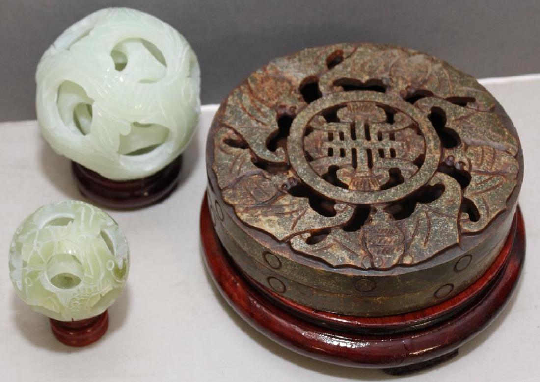 Chinese carved Jade hardstone bat pierced covered (1 of 3)