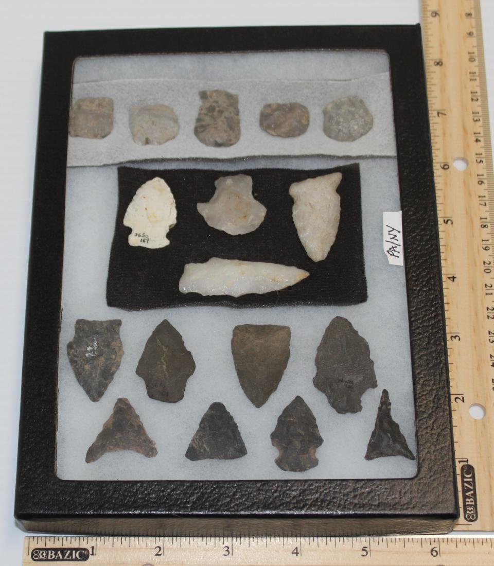 case with 17 Pennsylvania & New York Native: case with 17 Pennsylvania & New York Native American projectile points