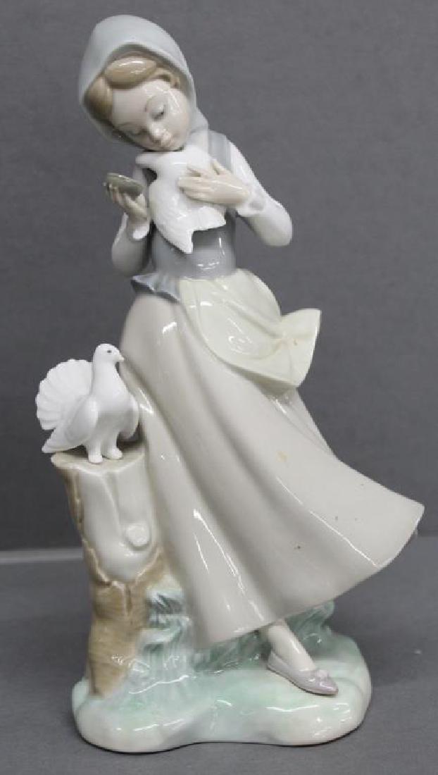 Lladro Figurine - Girl with Pigeons 8.75" high, NO box (1 of 1)