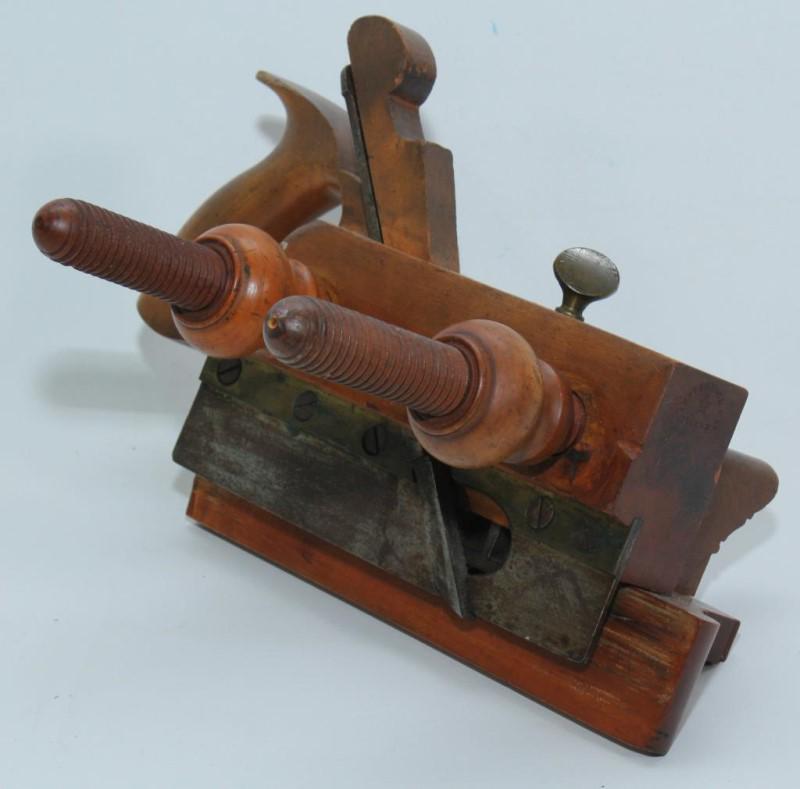antique plow plane "Auburn Tool Co." in excellent: antique plow plane "Auburn Tool Co." in excellent condition