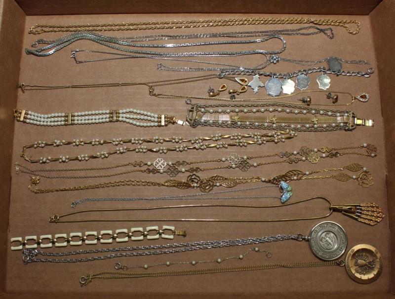 Jewelry - assorted - marked as listed -: Jewelry - assorted - marked as listed - Sarah Coventry, "925 Mexico"; "14Kt Italy"; "Judy Lee" bracelet; "Korea" bracelet; "Monet" and more